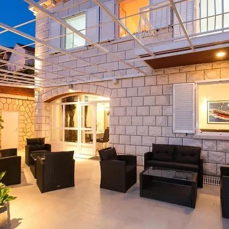 Holiday King - Four Bedroom House With Terrace * דוברובניק