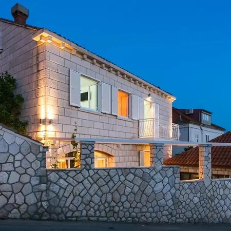 아파트 Holiday King - Four Bedroom House With Terrace