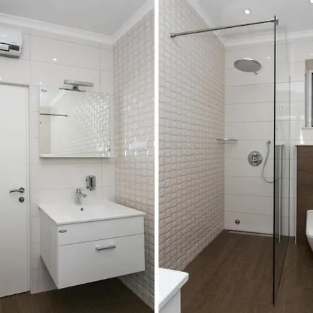 Holiday King - Four Bedroom House With Terrace *